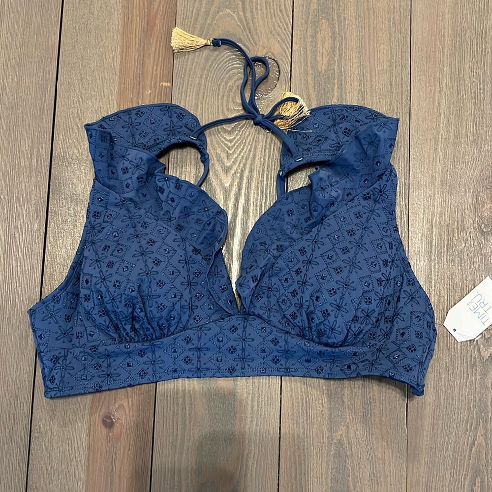 🌸5 for $20 NWT Time and tru blue eyelet bikini top. XL